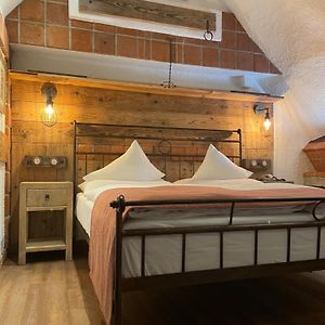 Klassieke Kamer met een King Size Bed in de Zolder